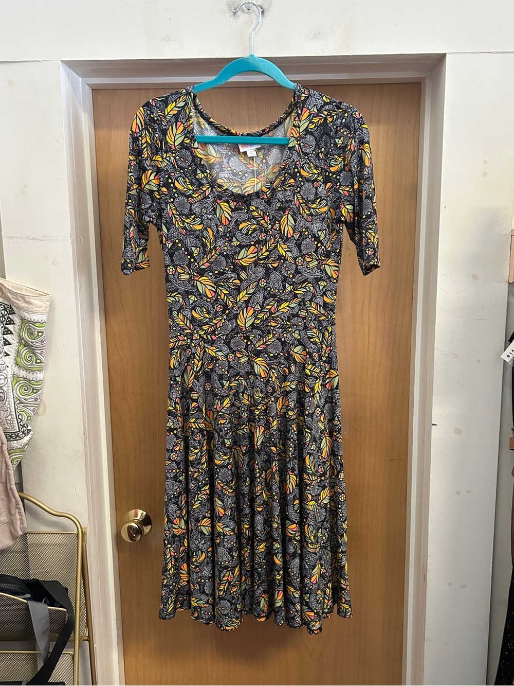 LuLaRoe Paisley Feather Fit and Flare Slinky Short Sleeve Abstract Dress -size M